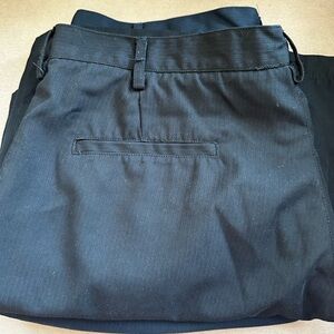 2 pairs of men’s golf shorts